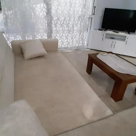 Central Beach Apartments *