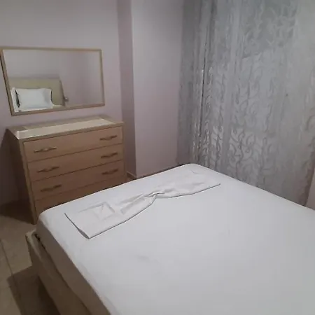 Central Beach Apartments Σαράντα